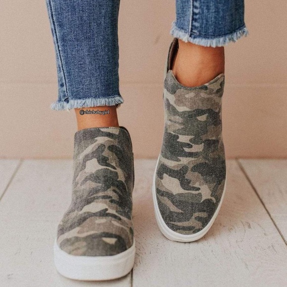 RELISTED SIZE 10 AVAILABLE Camo Canvas Hidden Wedge Sneaker - Picture 3 of 10